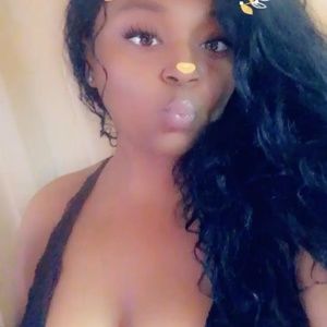 Meet your Posher, Synora
